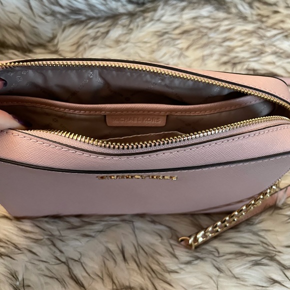 NWT Michael Kors Jet Set LG EW Crossbody - Picture 4 of 5